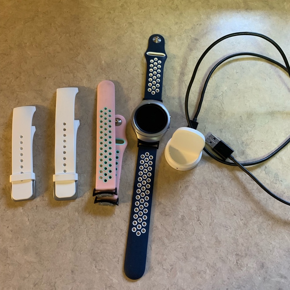 Samsung Gear S2, excellent condition with 4 bands